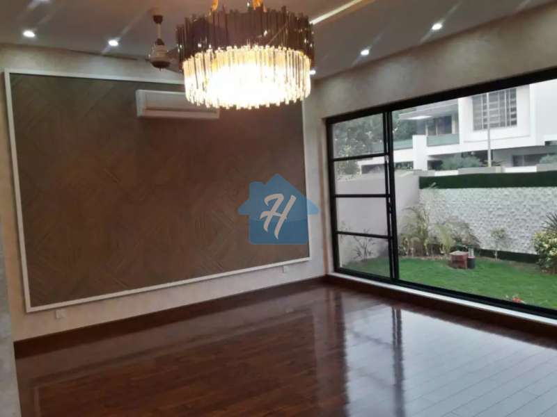 Executive Class 1 kanal brnad new vip house in bahria town lahore