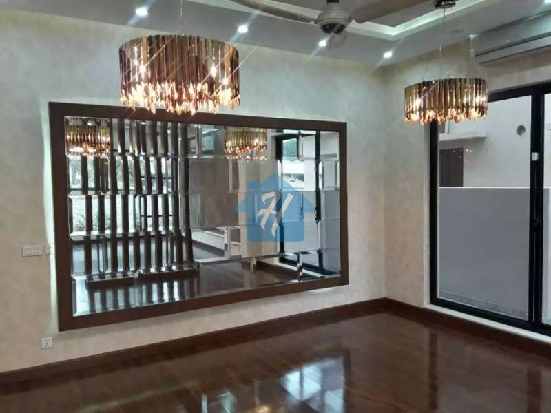 Executive Class 1 kanal brnad new vip house in bahria town lahore