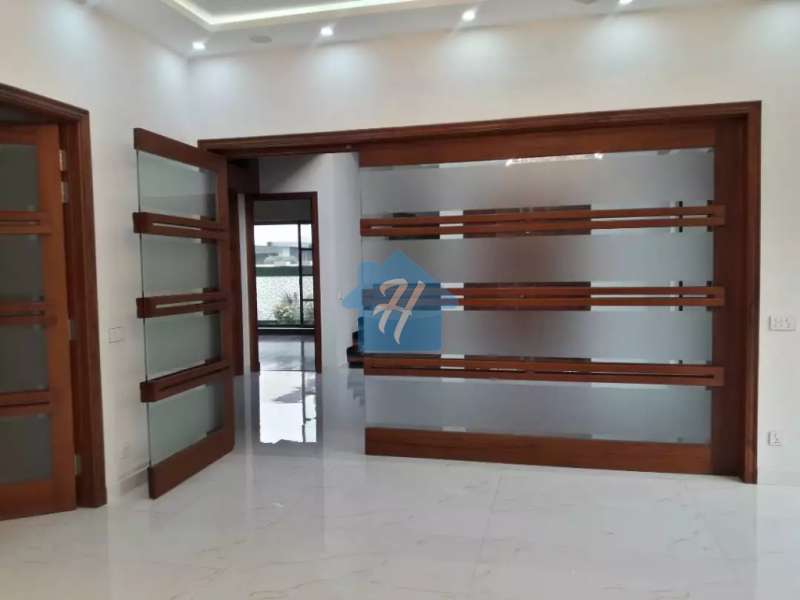 Executive Class 1 kanal brnad new vip house in bahria town lahore