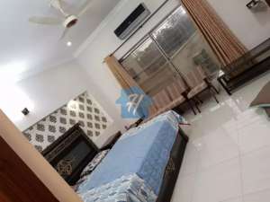 10 Marla Semi Furnished House For rent in Bahria Town Lahore