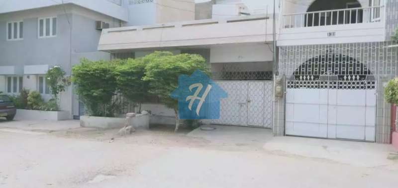 120 yard Old House In Prime Location of Gulshan-e-Iqbal, Block-6.