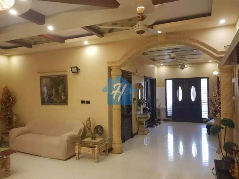 400 Yard Ultra luxury House In Kaneez Fatima Block 1 on 150 Feet Road