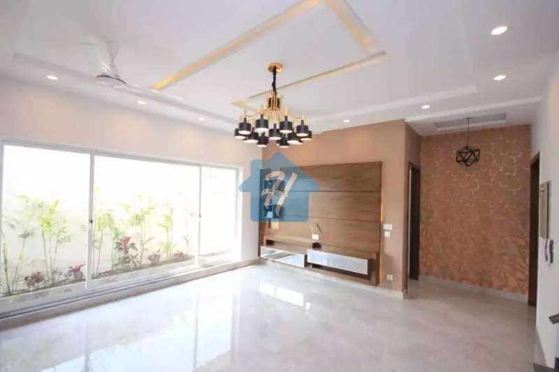 Mazhar Munir Design 10 Marla Brand New Bungalow