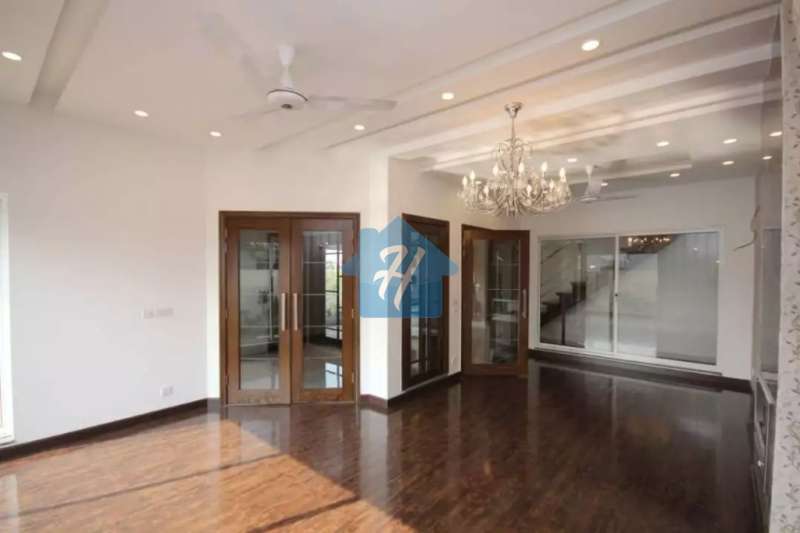 Mazhar Munir Design 10 Marla Brand New Bungalow