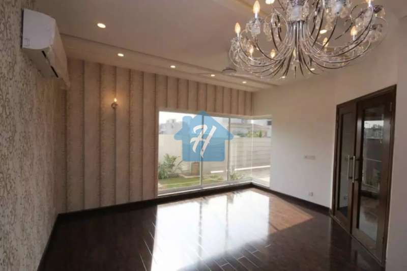 Mazhar Munir Design 10 Marla Brand New Bungalow