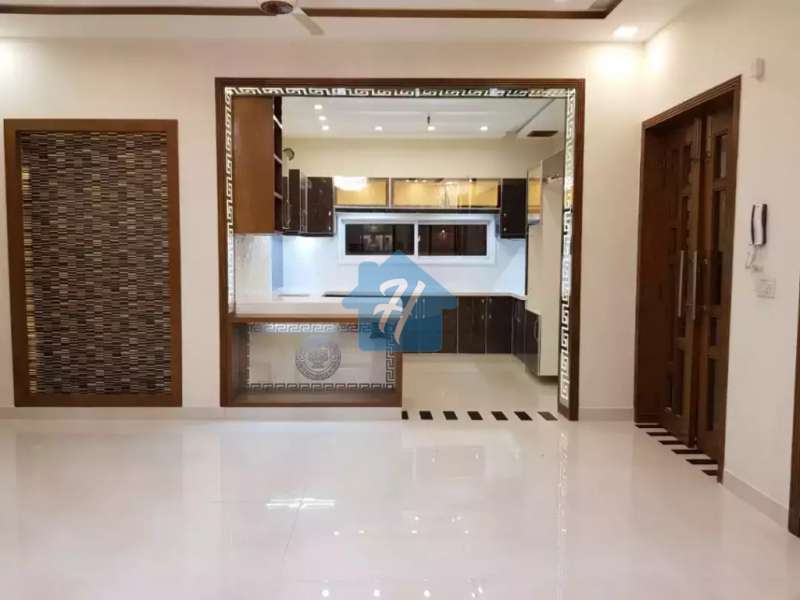 10 Marla Ideal House Master piece Available in Bahria Town