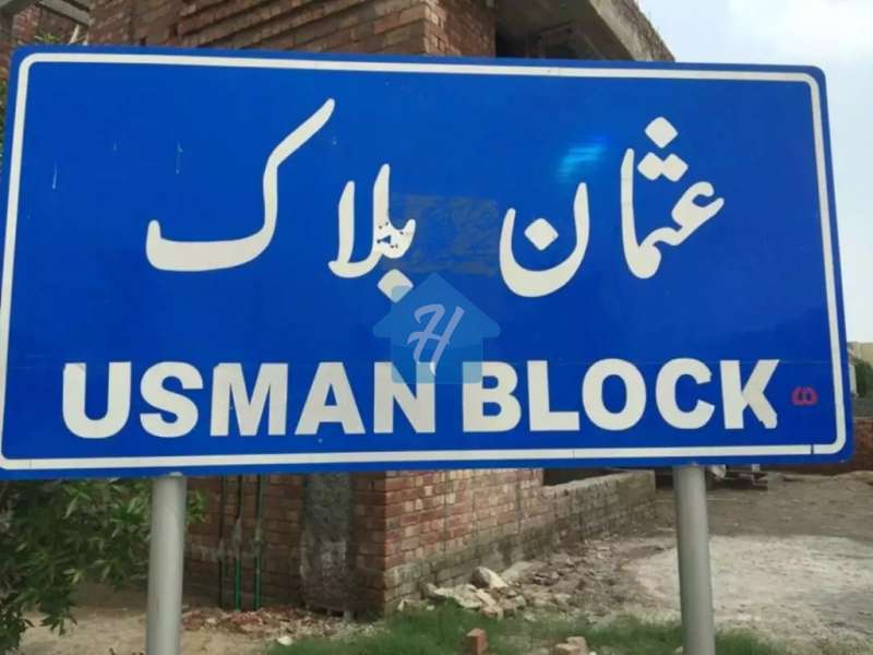 Bahria Town Lahore Usman Block Main Boulevard Surrounded By Houses