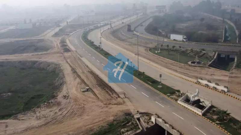 3 year installments 3.5 Marla plot Available in Lahore Motorway city