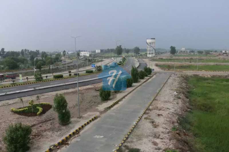 3 year installments 3.5 Marla plot Available in Lahore Motorway city